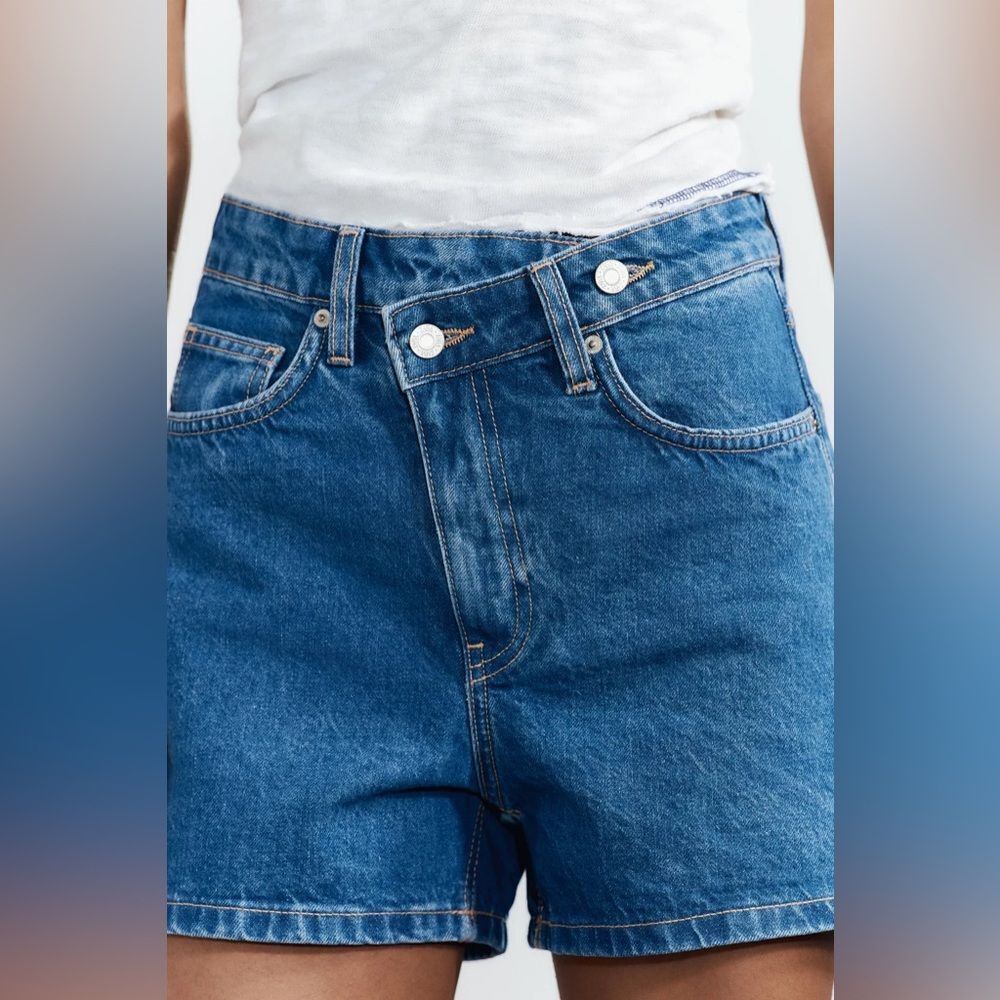 ZARA HIGH-RISE CROSS WAIST MOM FIT TRF DENIM SHORTS - Picture 2 of 9